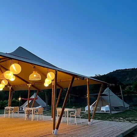 אוהל מפואר Tent E *